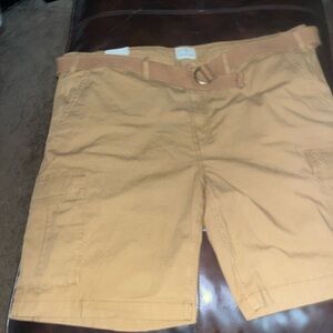 Men’s size 50 Tan Cargo Shorts with Belt NWT